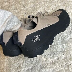 Arc'teryx Konseal Approach Shoes - Rune/Black Size 7.5W
